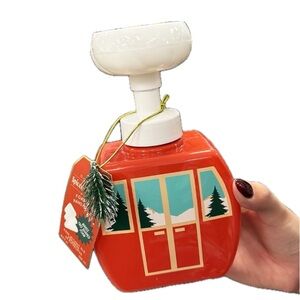 NWT ⚜️♥️⚜️ Maison de Base Spiced Cranberry
Foaming Hand Soap